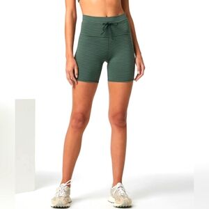 Vuori Stripe Daily Short - Aspen Stripe